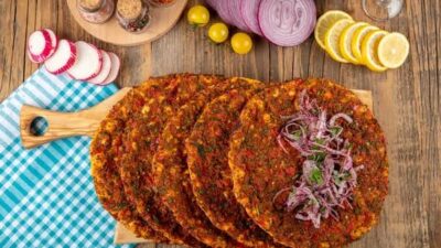 Türk mutfağının vazgeçilmez lezzetlerinden biri olan lahmacun, artık sadece dışarıda