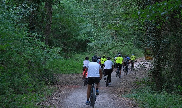 Dağ bisikleti tutkunları Ormanya’da buluştu Büyükşehir Belediyesi tarafından düzenlenen yaz etkinlikleri kapsamında Ormanya’da gerçekleştirilen “Dağ