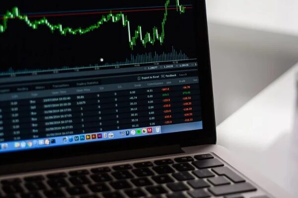 Gedik Yatırım'ın değerlendirmesinde, Ağustos vadeli endeks s&ouml;zleşmesinin 12.176,00 &ndash; 12.296,00