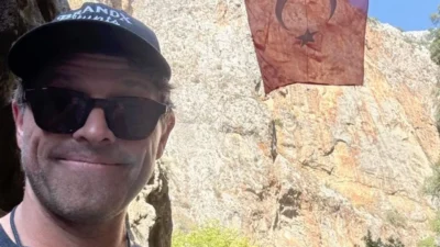 Supernatural dizisiyle geniş kitlelerce tanınan ABD’li oyuncu Misha Collins, Türkiye’ye