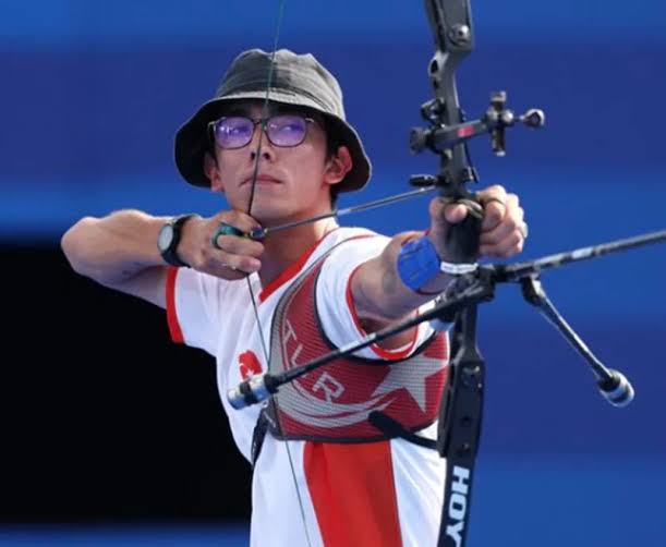 Olimpiyat, dünya ve Avrupa şampiyonluklarını aynı anda kazanarak Türk spor