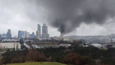 Sarıyer’de bulunan İTÜ Ayazağa kampüsünde otluk alanda çıkan yangın, ekiplerin