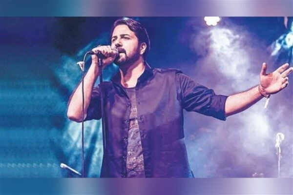 Anadolu rock müziğinin efsanesi Emrah Karaca, Urla’da sahne alacak Efsane rock grubu Moğollar’ın solisti Emrah Karaca, Urla'nın eşsiz atmosferinde