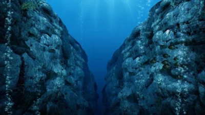 Çinli araştırmacılar, "hadal" bölgelerde şimdiye dek ulaşılmamış derinliklere inerek karanlık