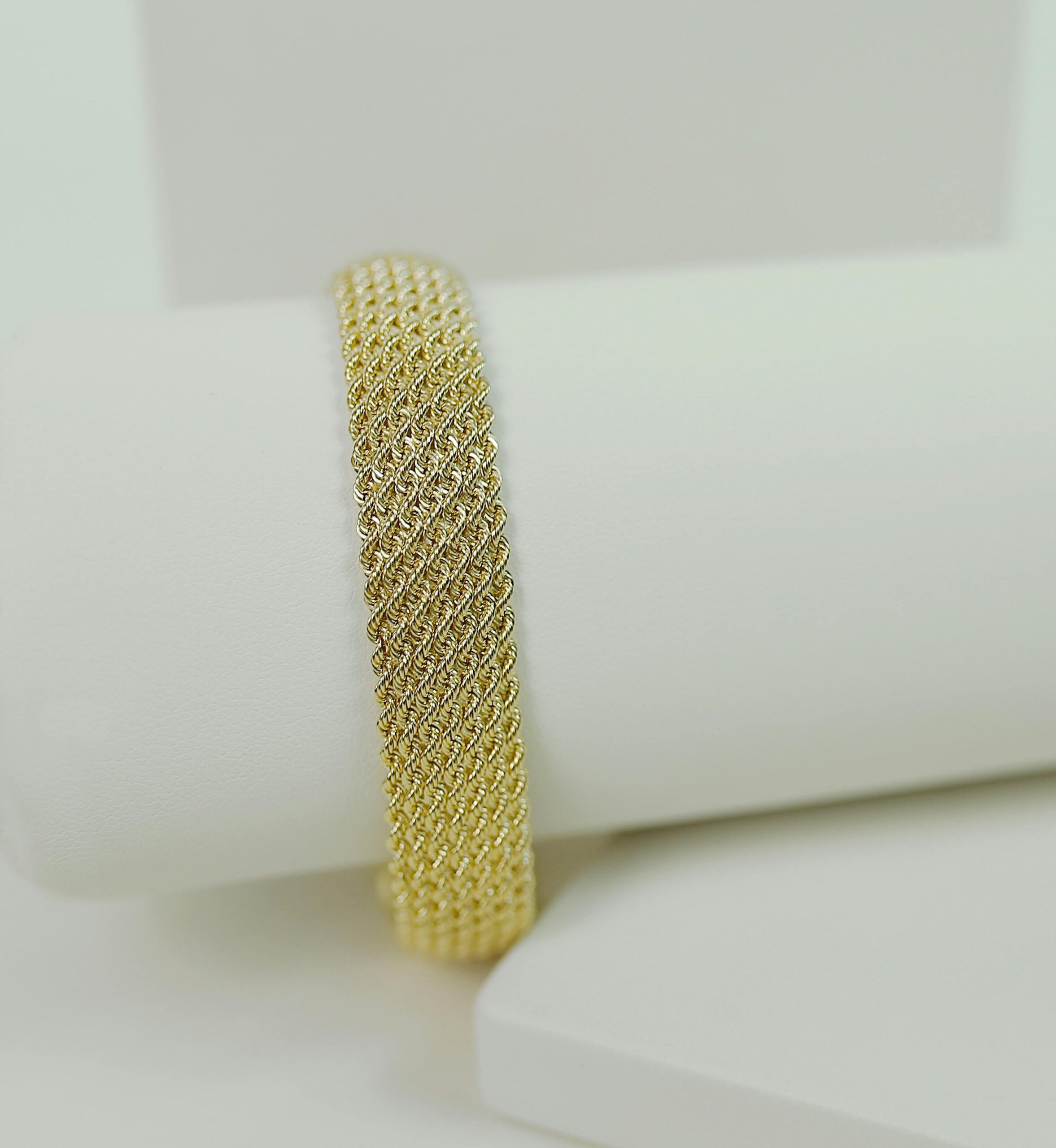 Şubat 2026 Perşembe sabahında altın fiyatları aşağı yönlü bir başlangıç