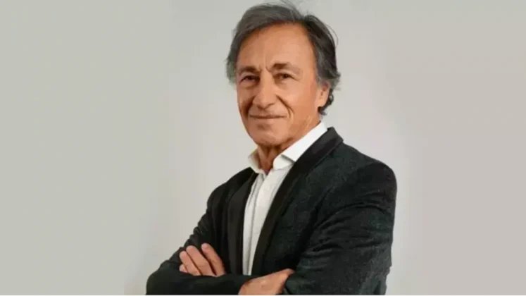 Usta Oyuncu Yalçın Özden Yoğun Bakımda Tedavi Görüyor Tiyatro ve televizyon dünyasının tanınan isimlerinden Yalçın Özden, yaşadığı sağlık