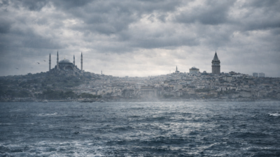 İstanbul’da önümüzdeki günlerde yağışlı hava etkisini sürdürecek. Sıcaklıklar mevsim normallerinde