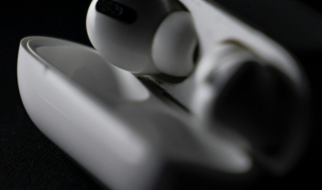 Apple’ın, yapay zeka destekli yeni nesil AirPods modeli üzerinde çalıştığı