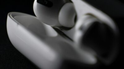 Apple’ın, yapay zeka destekli yeni nesil AirPods modeli üzerinde çalıştığı