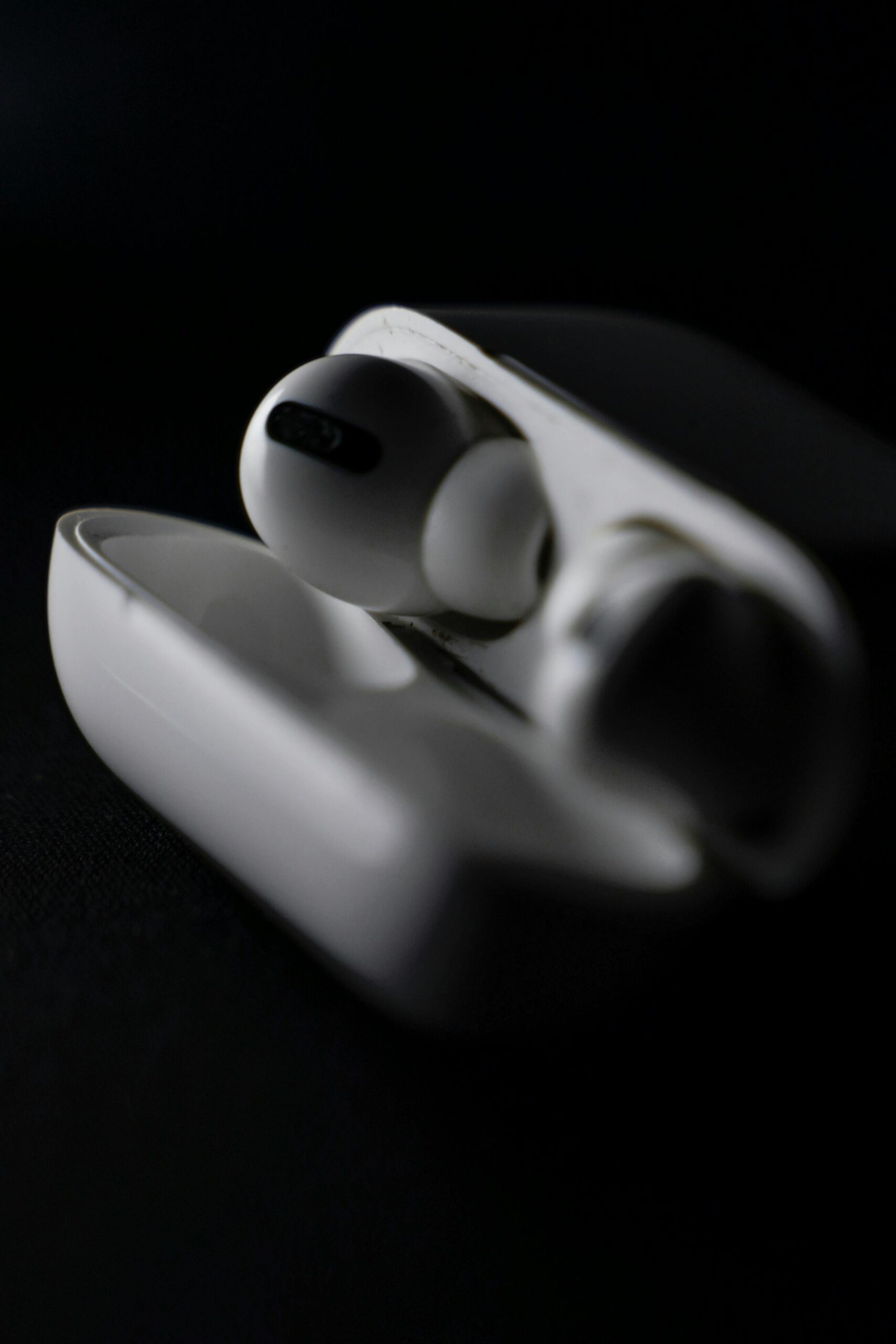 Apple’ın, yapay zeka destekli yeni nesil AirPods modeli üzerinde çalıştığı