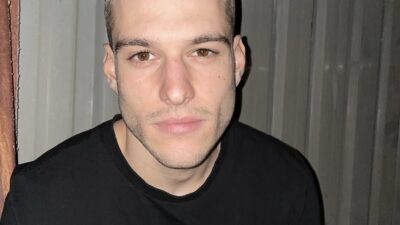 Oyunculuk kariyeri, spor geçmişi ve sosyal medyadaki görünürlüğüyle dikkat çeken
