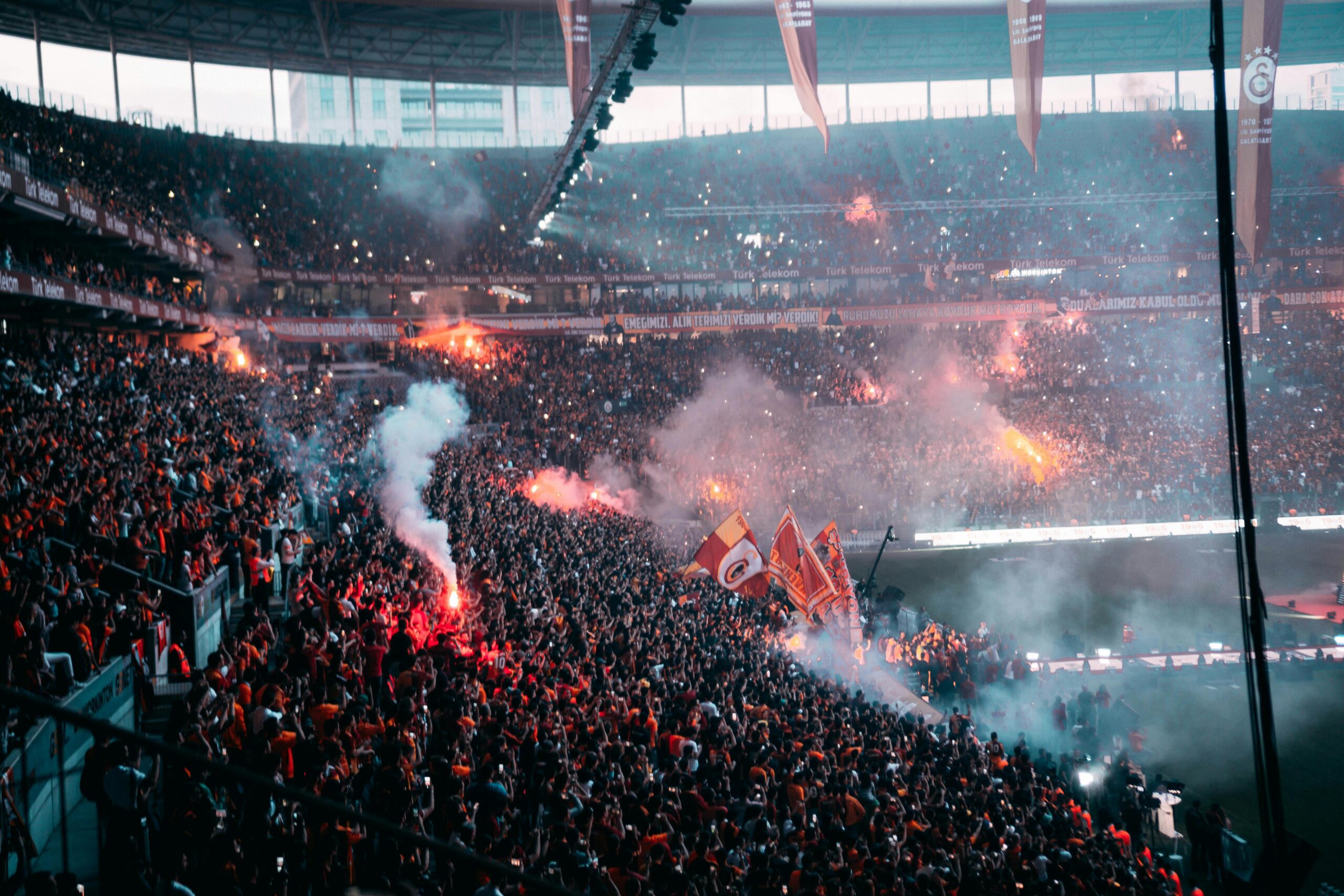 Süper Lig’de şampiyonluk düğümü çözülmeye hazırlanıyor. Galatasaray bu hafta şampiyonluğunu