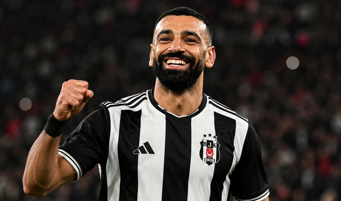 Beşiktaş’ın yeni transferi Leandro Trossard’ın imza töreninde yükselen Mohamed Salah