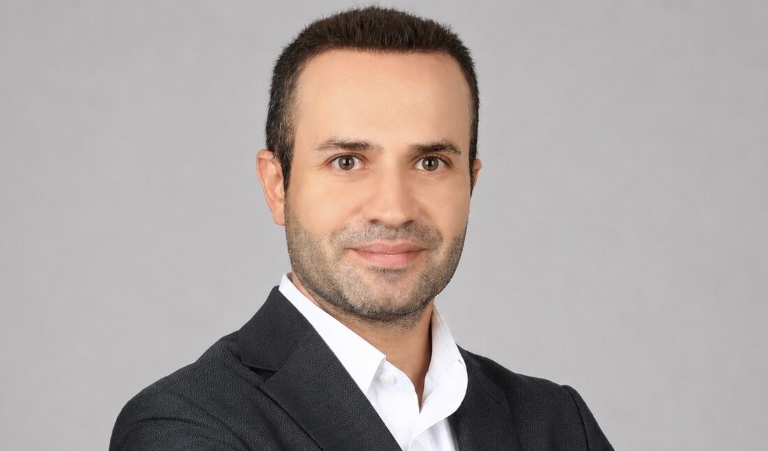 Chiron, Yunan mitolojisinde bir sentor olarak bilinir. Bu gök cismi