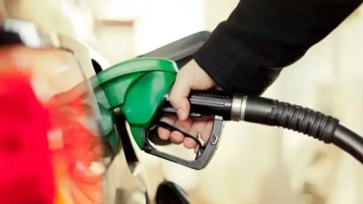 Akaryakıt sektöründe motorin fiyatlarına ilişkin indirim beklentisi oluştu. Sektör kaynakları,
