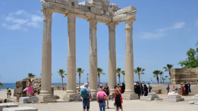 Antalya’nın Manavgat ilçesinde bulunan Side Antik Kenti’nde yürütülen kazı çalışmalarında,