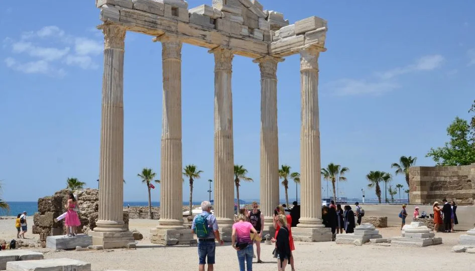 Antalya’nın Manavgat ilçesinde bulunan Side Antik Kenti’nde yürütülen kazı çalışmalarında,