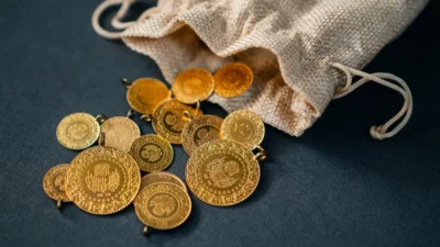 Gram altın, güne yükselişle başlamasının ardından 6 bin 950 lira