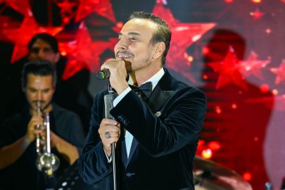 Sanat hayatında 30'uncu yılını kutlamaya hazırlanan Cenk Eren, kariyerini ve