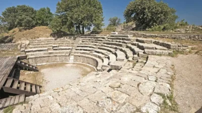 Çanakkale’deki Troya, dokuz ana kent katmanı, savunma yapıları ve İlyada