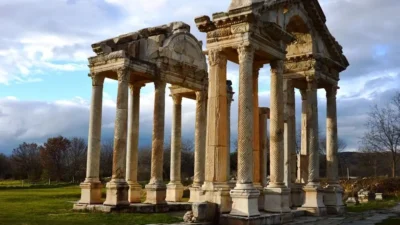 Aydın’ın Karacasu ilçesindeki Aphrodisias Antik Kenti, heykelcilik geleneği, mermer yapıları