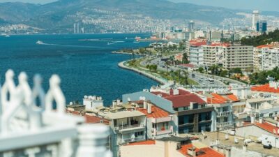İzmir Büyükşehir Belediyesi'nin emeklilere özel olarak düzenlediği ücretsiz "Emeklilerimiz İzmir’i