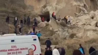 Nevşehir Göreme'de bir peribacası turist kafilesinin üzerine çöktü. Olayda çok
