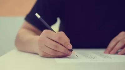 KPSS Ön Lisans sınavı bugün düzenleniyor. Adayların sınav binalarına giriş