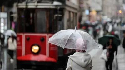 Meteoroloji, Marmara'nın kuzey ve batısı için kuvvetli sağanak uyarısı yaptı.