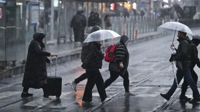 Meteoroloji, Türkiye genelinde etkili olacak sağanak yağış ve fırtına uyarısında